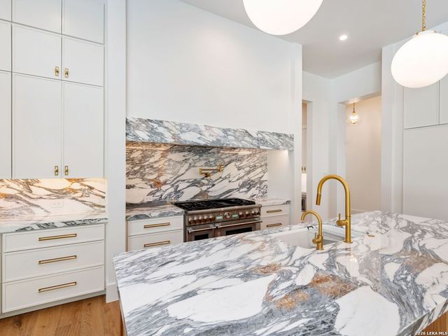 51 Via Aragon, San Antonio, TX 78257