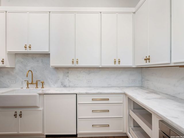 51 Via Aragon, San Antonio, TX 78257