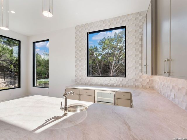 51 Via Aragon, San Antonio, TX 78257