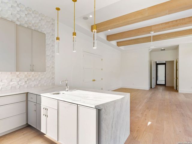 51 Via Aragon, San Antonio, TX 78257