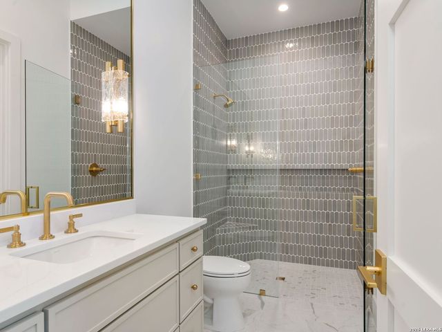 51 Via Aragon, San Antonio, TX 78257
