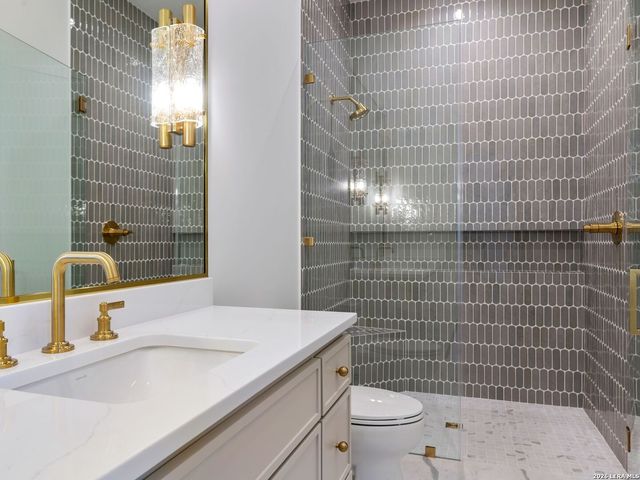 51 Via Aragon, San Antonio, TX 78257