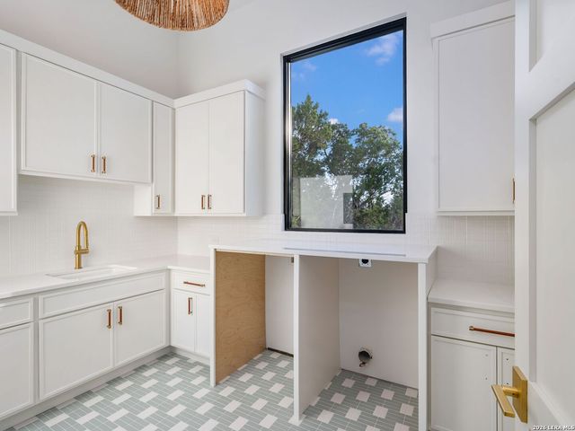 51 Via Aragon, San Antonio, TX 78257