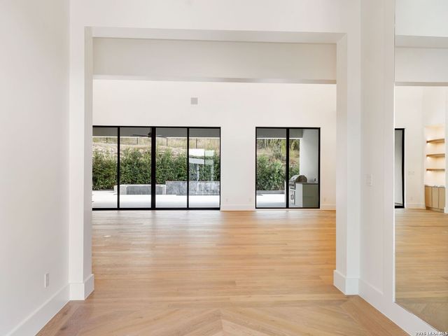 51 Via Aragon, San Antonio, TX 78257