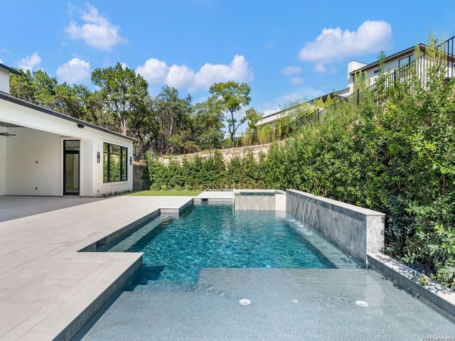 51 Via Aragon, San Antonio, TX 78257