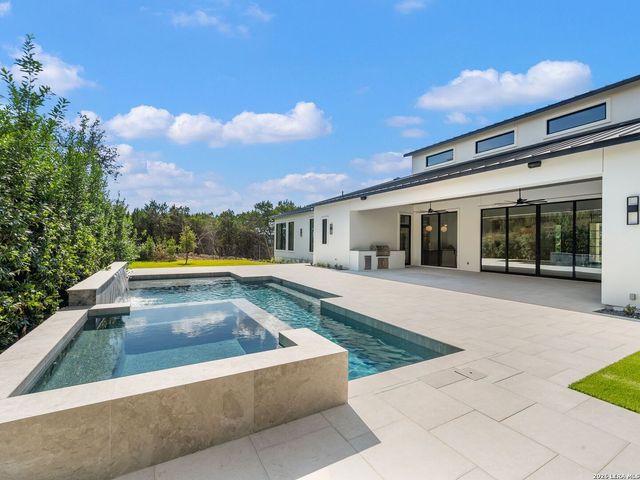 51 Via Aragon, San Antonio, TX 78257