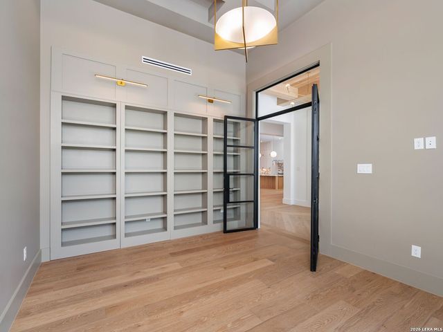 51 Via Aragon, San Antonio, TX 78257