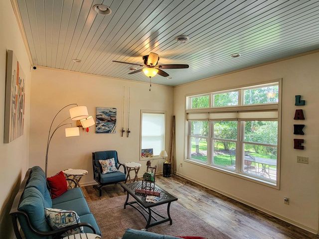N2283 COUNTRY LANE, Waupaca, WI 54981