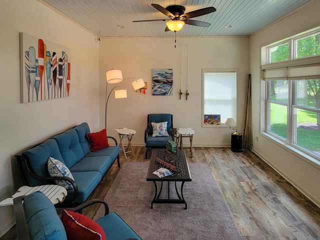 N2283 COUNTRY LANE, Waupaca, WI 54981