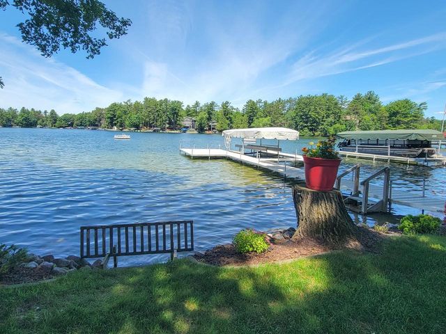 N2283 COUNTRY LANE, Waupaca, WI 54981