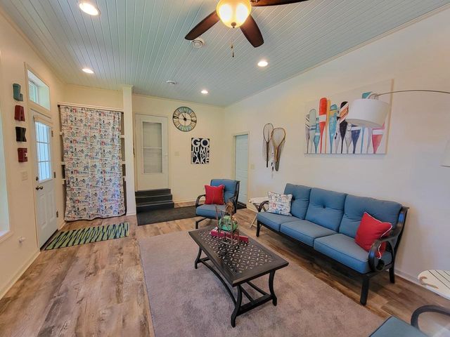 N2283 COUNTRY LANE, Waupaca, WI 54981
