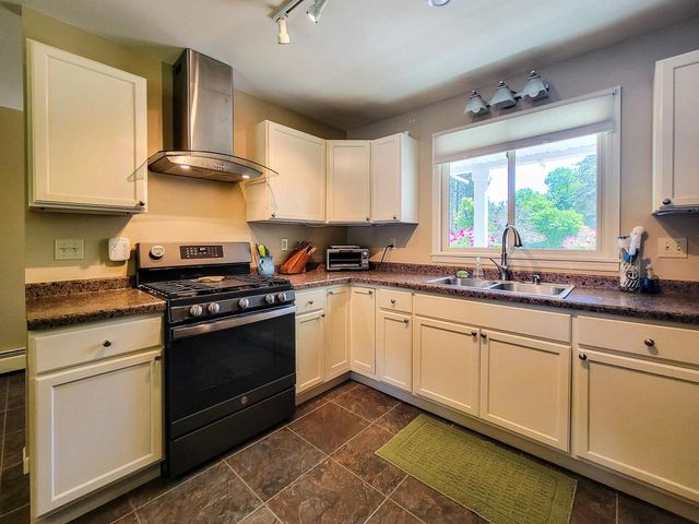 N2283 COUNTRY LANE, Waupaca, WI 54981