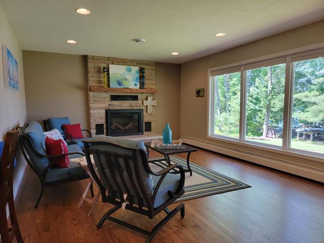 N2283 COUNTRY LANE, Waupaca, WI 54981