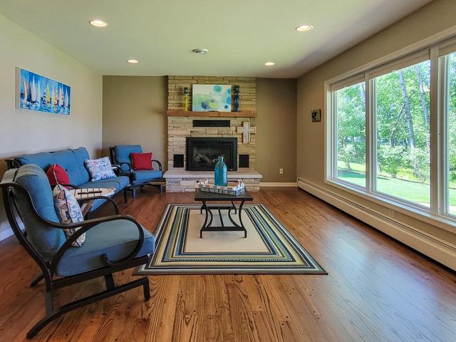 N2283 COUNTRY LANE, Waupaca, WI 54981