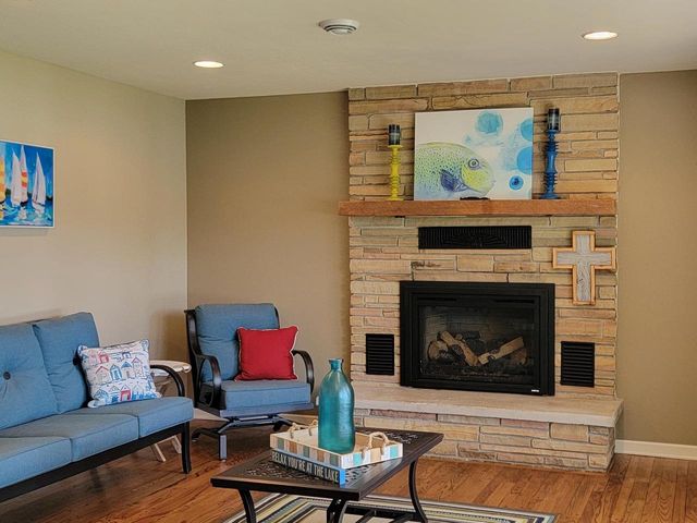 N2283 COUNTRY LANE, Waupaca, WI 54981