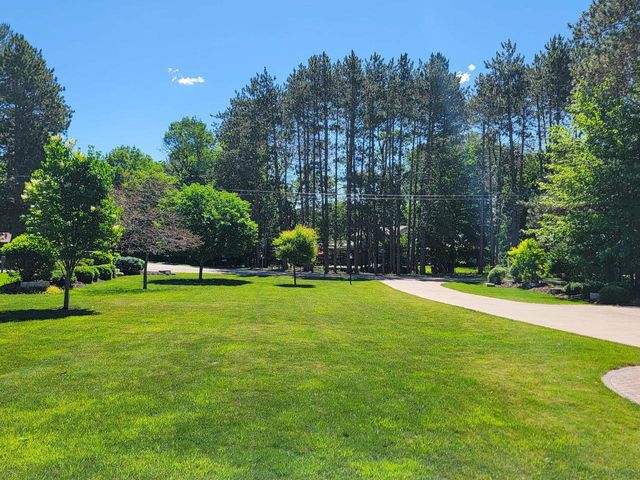 N2283 COUNTRY LANE, Waupaca, WI 54981