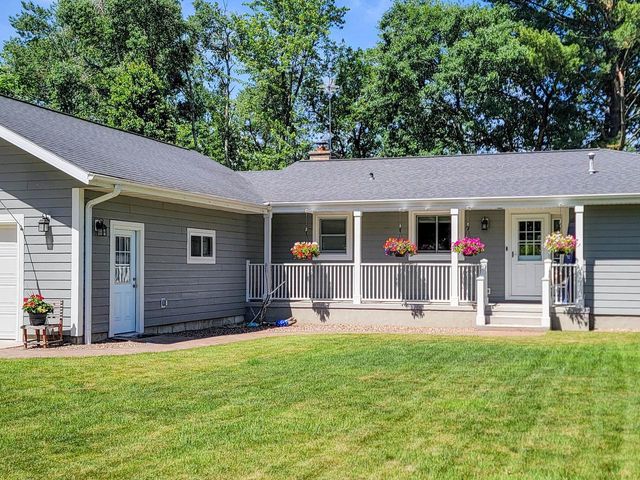 N2283 COUNTRY LANE, Waupaca, WI 54981