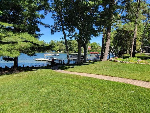 N2283 COUNTRY LANE, Waupaca, WI 54981