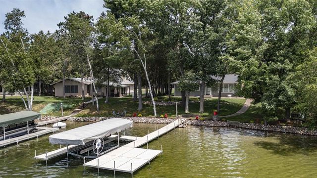 N2283 COUNTRY LANE, Waupaca, WI 54981