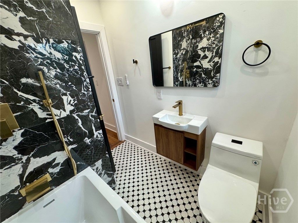 Image 14 of property listing at 407 E 58th Street, Savannah, GA 31405