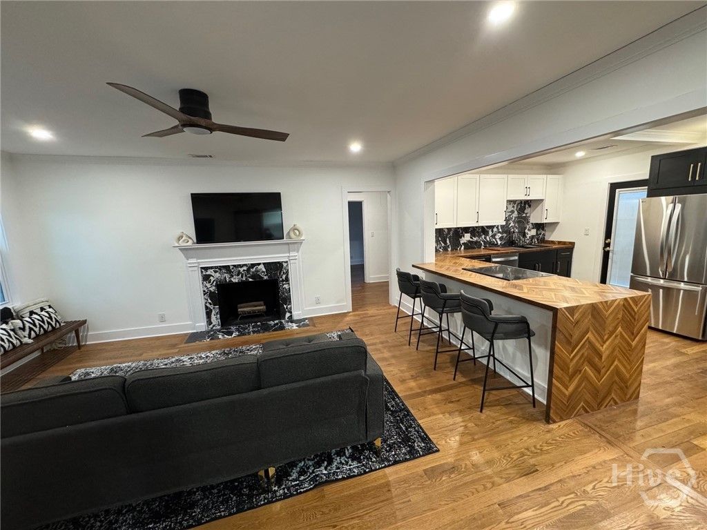 Image 4 of property listing at 407 E 58th Street, Savannah, GA 31405