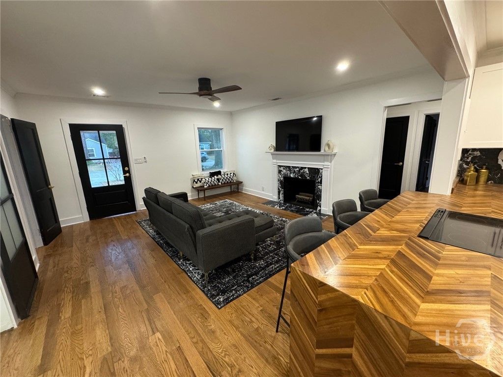 Image 6 of property listing at 407 E 58th Street, Savannah, GA 31405