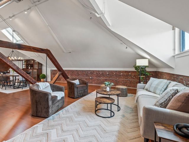 28 Adams St 310, Worcester, MA 01604
