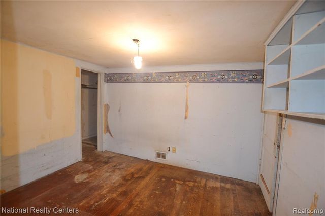 17005 Oporto Street, Livonia, MI 48154