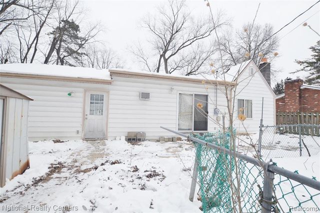 17005 Oporto Street, Livonia, MI 48154