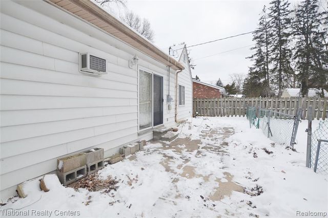 17005 Oporto Street, Livonia, MI 48154