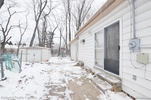 17005 Oporto Street, Livonia, MI 48154