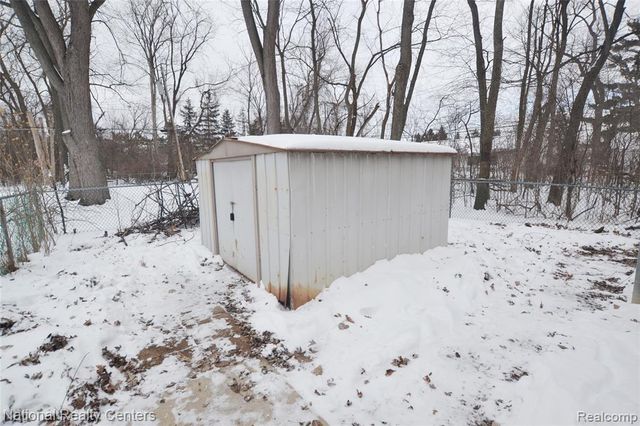 17005 Oporto Street, Livonia, MI 48154