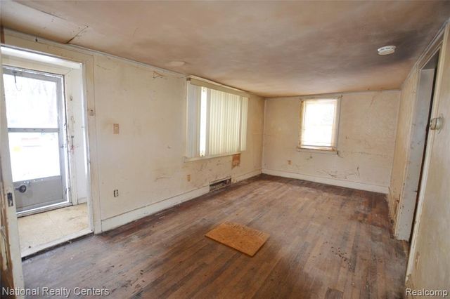 17005 Oporto Street, Livonia, MI 48154