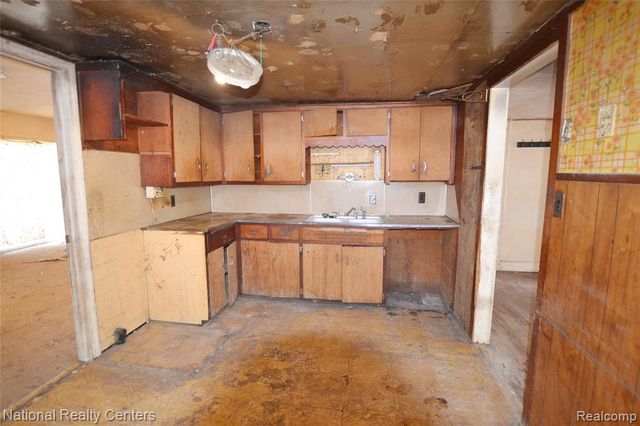 17005 Oporto Street, Livonia, MI 48154