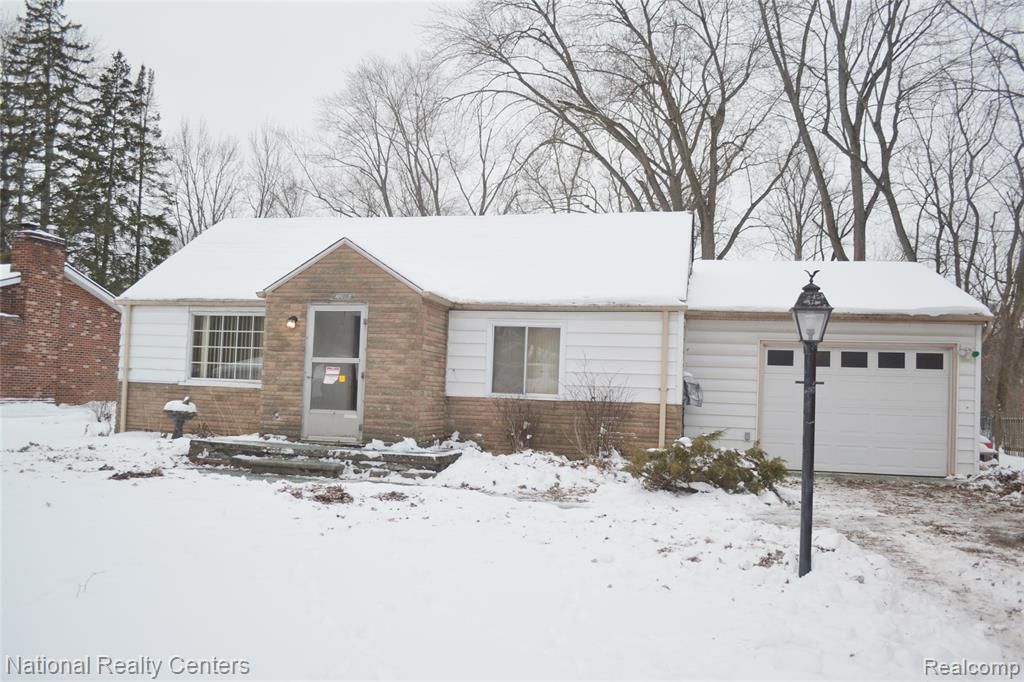 17005 Oporto Street, Livonia, MI 48154