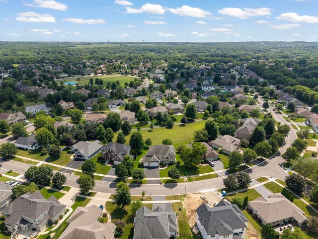 1122 Clearwater Drive, Yorkville, IL 60560
