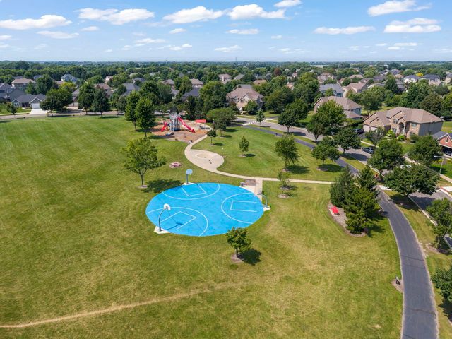 1122 Clearwater Drive, Yorkville, IL 60560