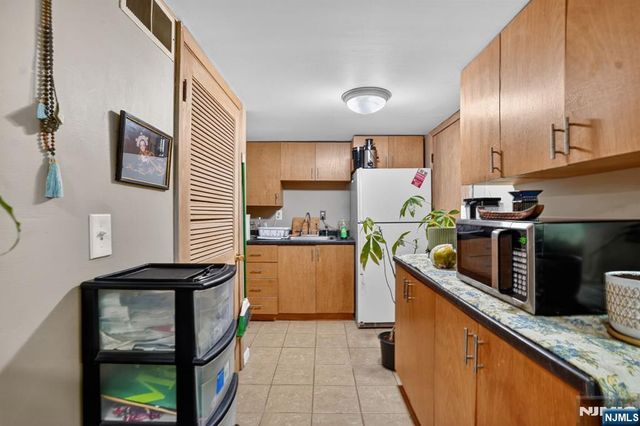 200 Rambler Avenue, New Milford, NJ 07646