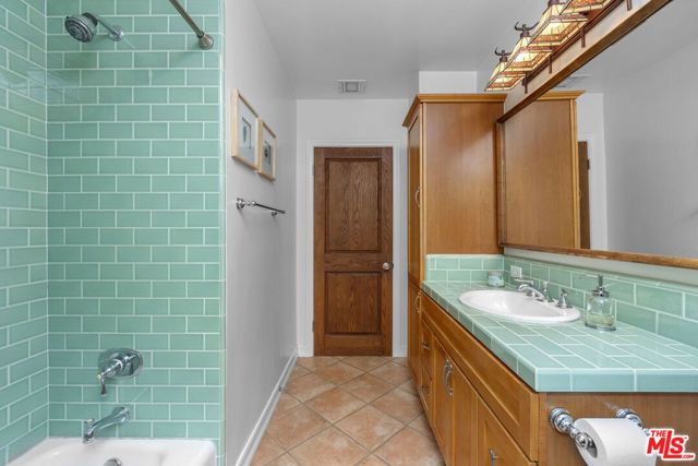 1817 Euclid Street, Santa Monica, CA 90404