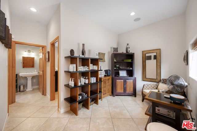 1817 Euclid Street, Santa Monica, CA 90404