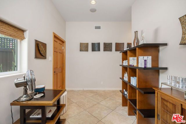 1817 Euclid Street, Santa Monica, CA 90404
