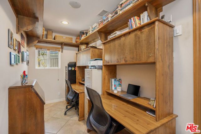 1817 Euclid Street, Santa Monica, CA 90404