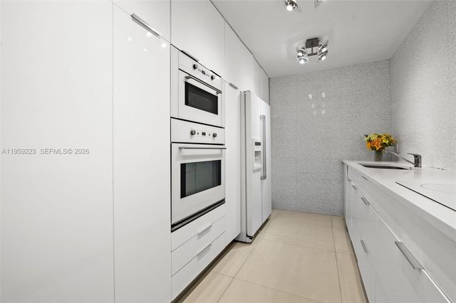 19390 Collins Ave 1221, Sunny Isles Beach, FL 33160