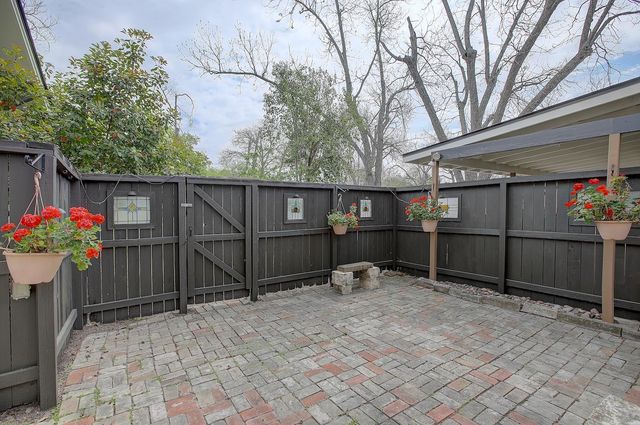 1806 S Main ST, Georgetown, TX 78626