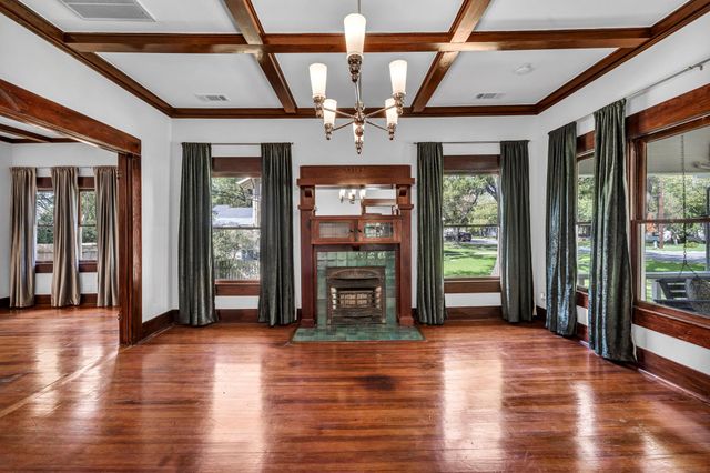 1806 S Main ST, Georgetown, TX 78626