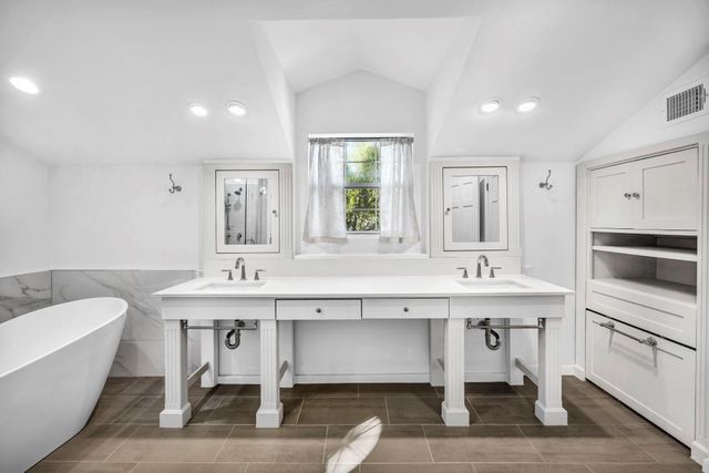 1806 S Main ST, Georgetown, TX 78626