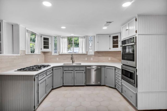 1806 S Main ST, Georgetown, TX 78626