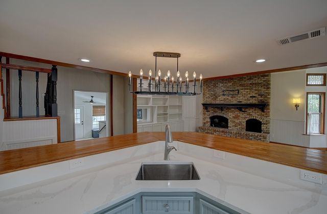 1806 S Main ST, Georgetown, TX 78626