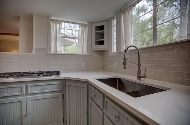 1806 S Main ST, Georgetown, TX 78626