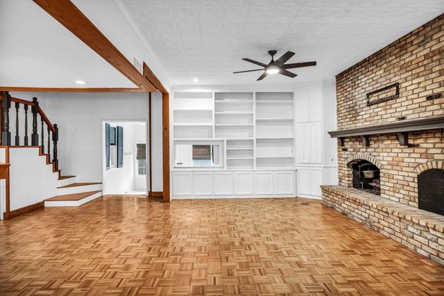 1806 S Main ST, Georgetown, TX 78626